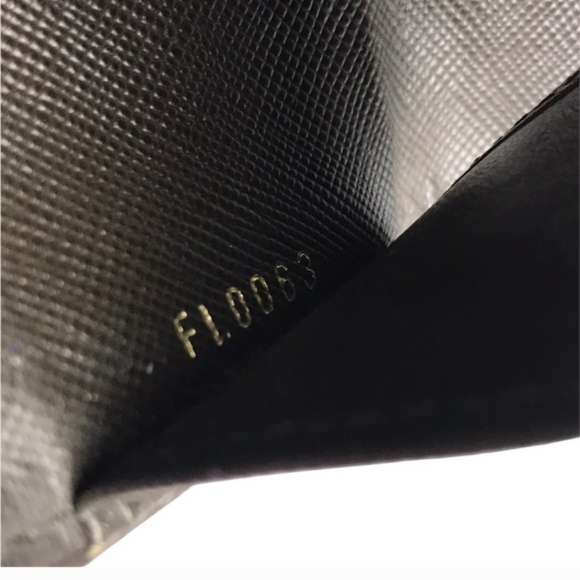 Authentic Louis Vuitton Mini Lin Monogram Key Case - Picture 6 of 6